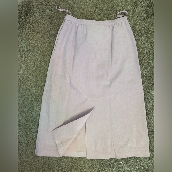 Vintage Lavender Women’s Blazer and Skirt Suit Set - Picture 5 of 7